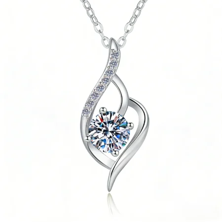 Elegant Heart Shaped Necklace in Gold Plated S925 Sterling Silver – A Versatile and Distinctive Design 1